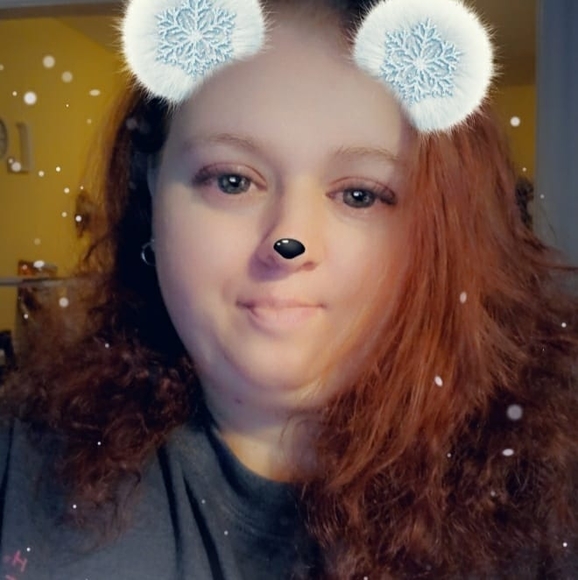 Profile Picture of Danielle Handley (@danie8588091113) on Poshmark