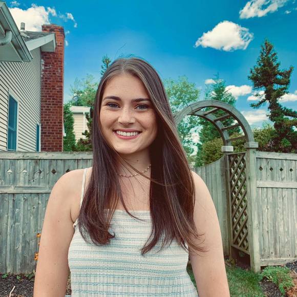 Profile Picture of Gina Connors (@gina_connors) on Poshmark