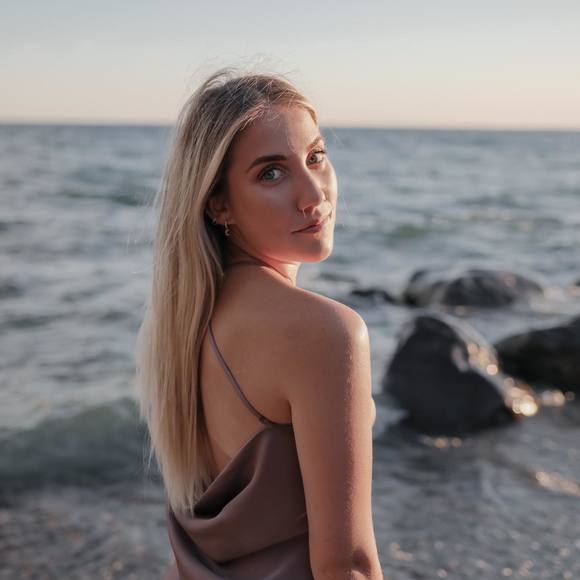 Profile Picture of Clarissa Bates (@clarissabates7) on Poshmark