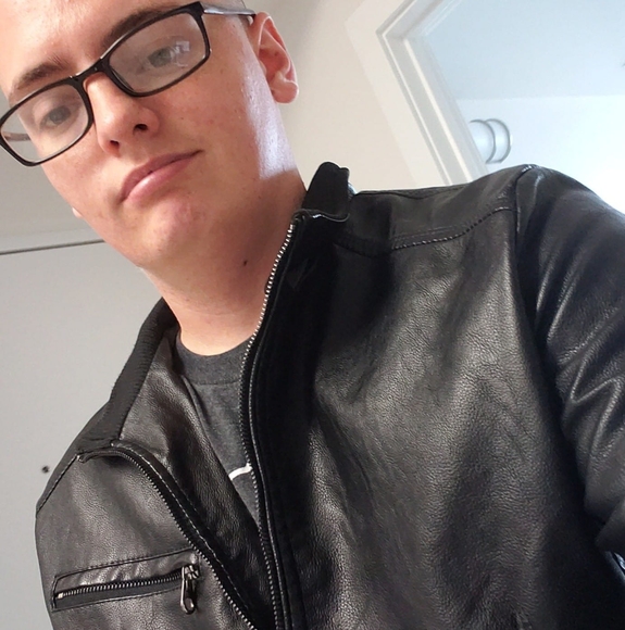 Profile Picture of Levi Helms (@shelms316) on Poshmark