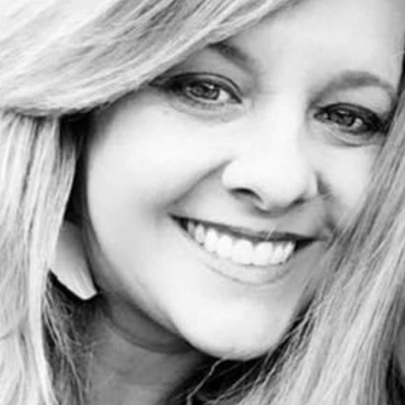 Profile Picture of April Gamble (@aprilhgamble) on Poshmark