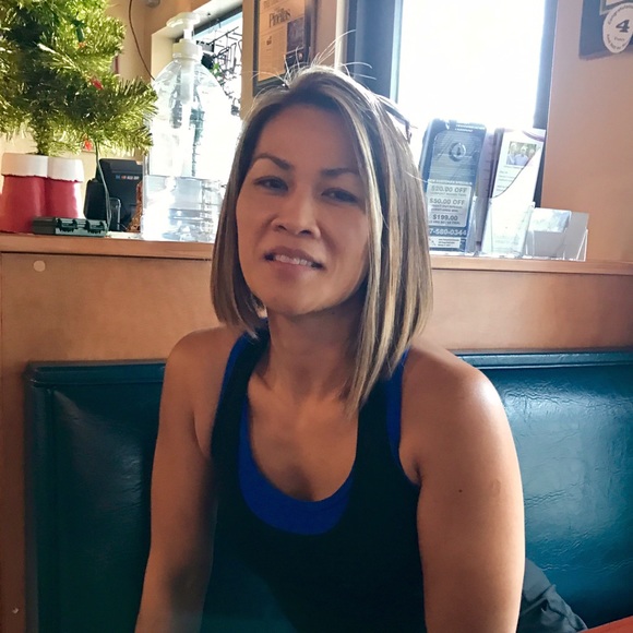 Seng Bounleutay - Poshmark Profile Picture of Seng Bounleutay (@bounleutay) on Poshmark