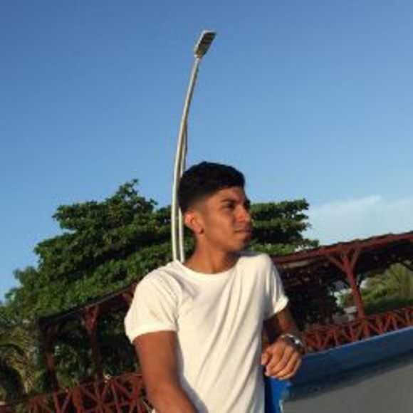 Profile Picture of Luis Toruño (@latgpequicoc) on Poshmark