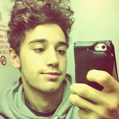 Profile Picture of IM LUKES IPHONE CASE (@lukesblackcase) on Twitter