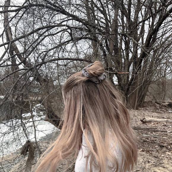 Profile Picture of Aili Narde (@ailinarde) on Poshmark