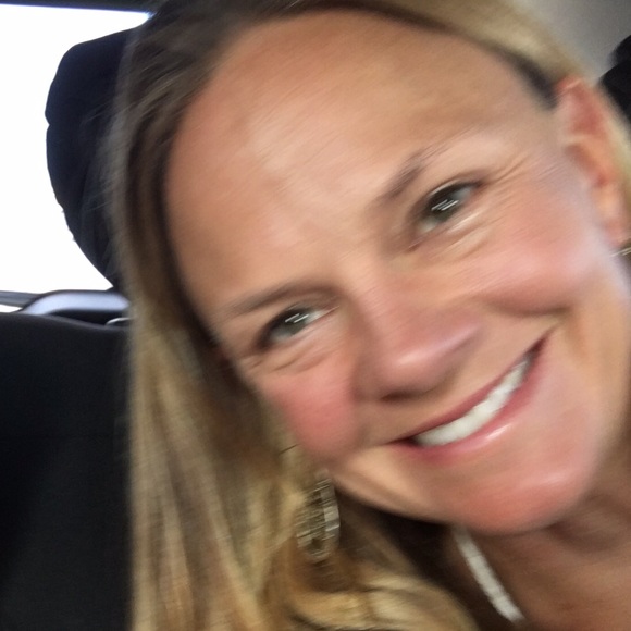 Profile Picture of Jen Temperley (@jtemperley) on Poshmark