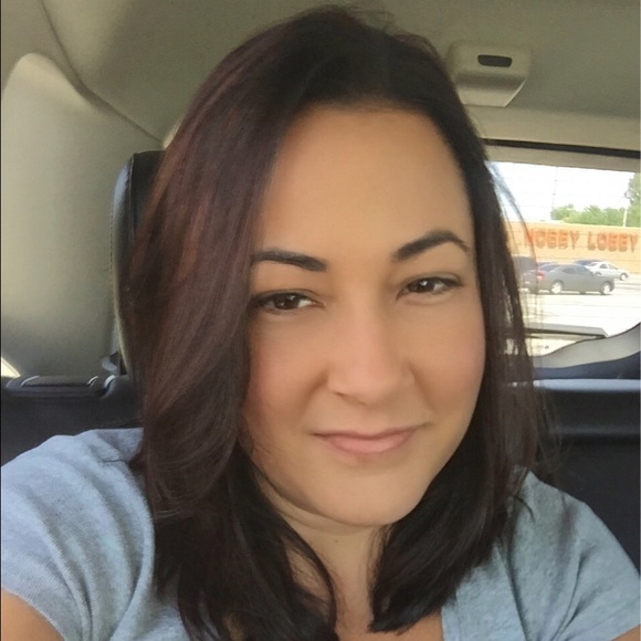 Profile Picture of Christina Barone (@christinabarone) on Poshmark