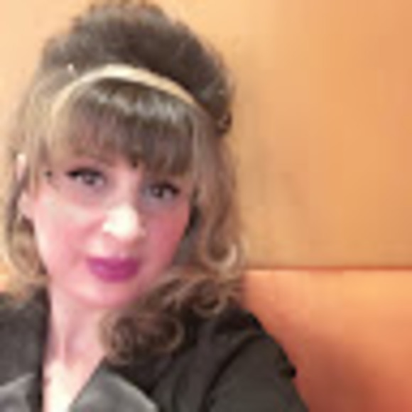 Profile Picture of Nabila Seghilani (@nabilaseghilani) on Poshmark