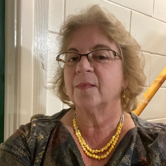 Profile Picture of Janet Murray (@janetmurray768) on Poshmark