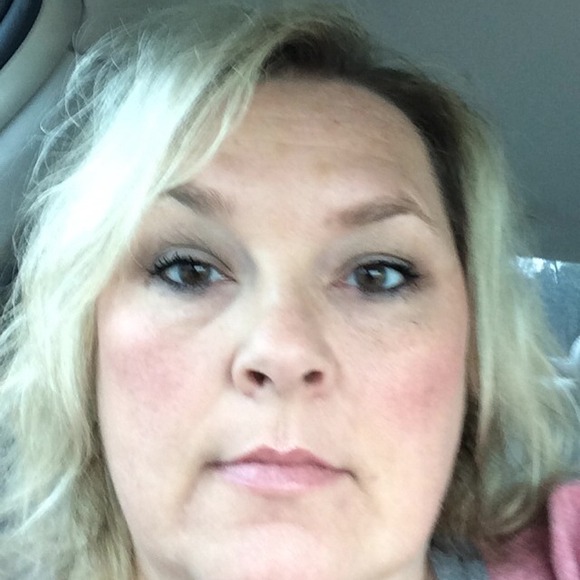 Profile Picture of Tammy Huff (@thuff2021) on Poshmark