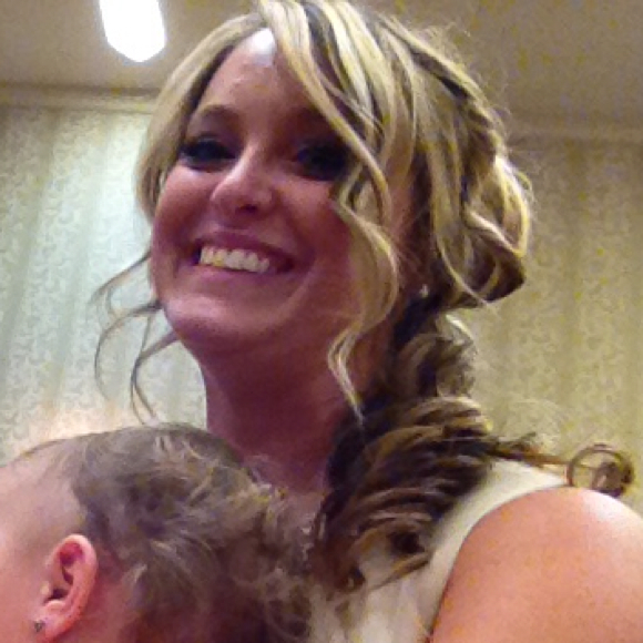 Profile Picture of Jennifer Carlile (@jennleec12) on Poshmark