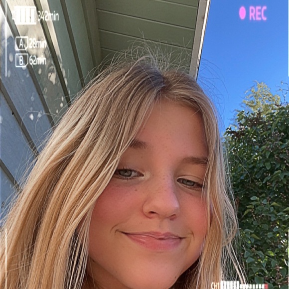 Profile Picture of Isabelle Adams (@isabelleadams11) on Poshmark