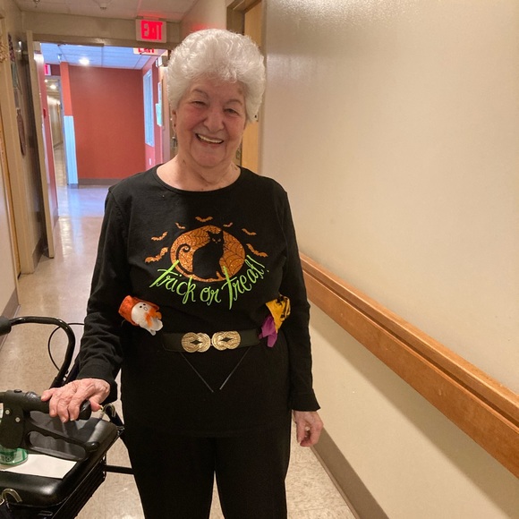 Joan Taravella - Poshmark Profile Picture of Joan Taravella (@johann35) on Poshmark