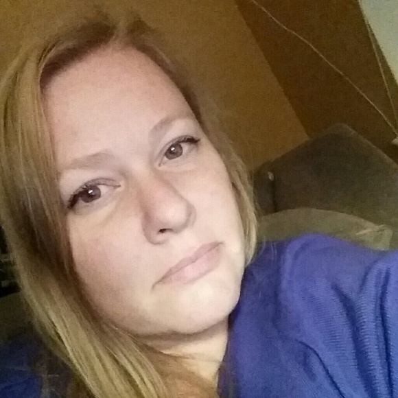 Profile Picture of Theresa Starzyk (@macstarz) on Poshmark