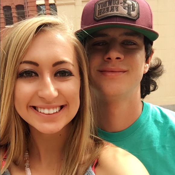 Profile Picture of Lanie Roberts (@laniekaye10) on Poshmark