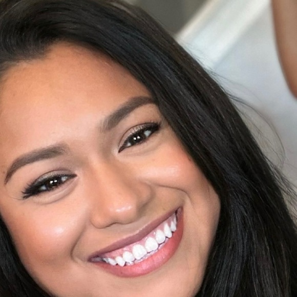 Profile Picture of Nancy Holguin (@nancyholguinn) on Poshmark