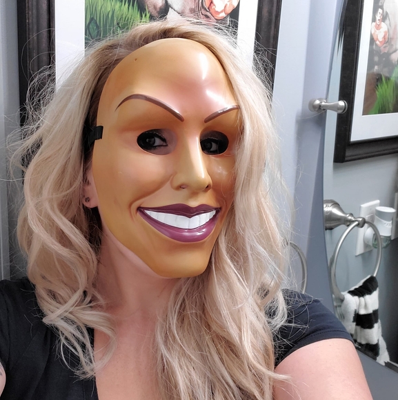 Profile Picture of Karlee Sebastian (@kdoan1512) on Poshmark