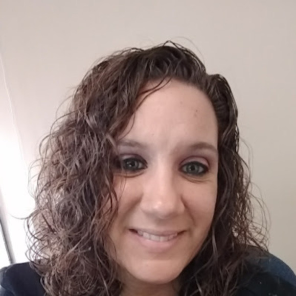 Profile Picture of Jamie Hutton (@jamie2221980) on Poshmark