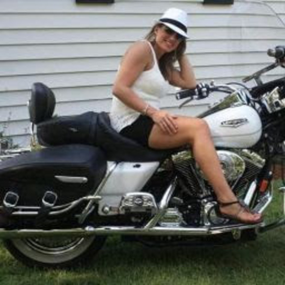Profile Picture of Casey Richards (@caseyeliz530) on Poshmark