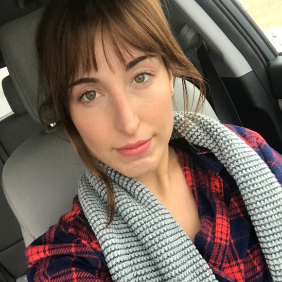 Profile Picture of Julia Du maurier (@oemo1q2w) on Poshmark