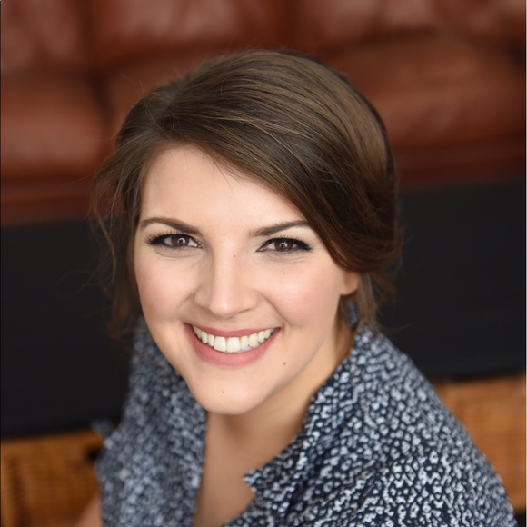 Profile Picture of Kate Finn (@kefinn28) on Poshmark