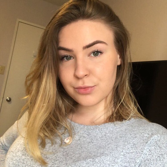 Profile Picture of Emily Sworski (@ecs9) on Poshmark