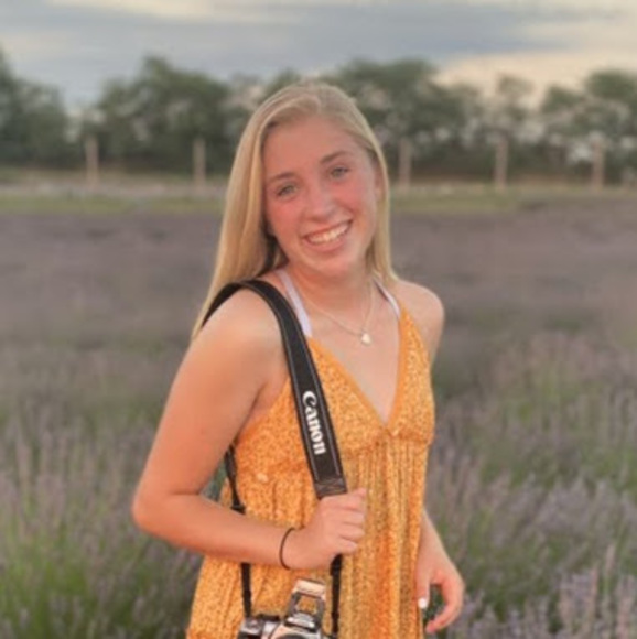 Profile Picture of Julia Capps (@jcappiello51) on Poshmark