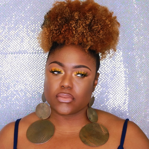 Profile Picture of Yolanda Smalls (@_juslonda) on Poshmark
