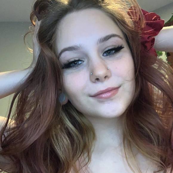 Profile Picture of Ash Daughtrey (@ashdaughtrey) on Poshmark
