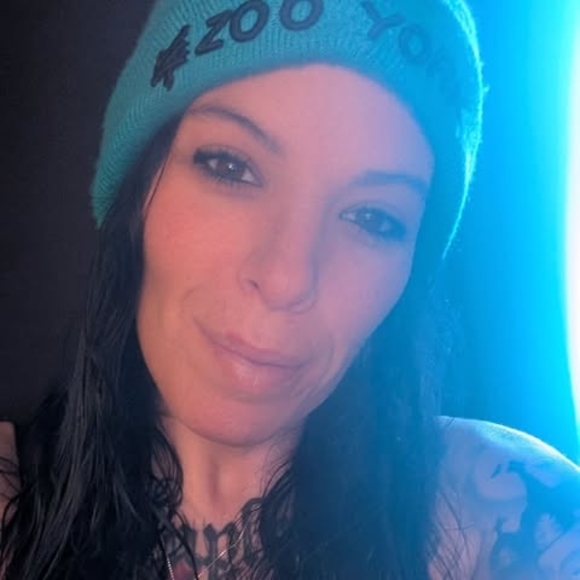 Profile Picture of Kim Belleville (@kimbelleville) on Poshmark