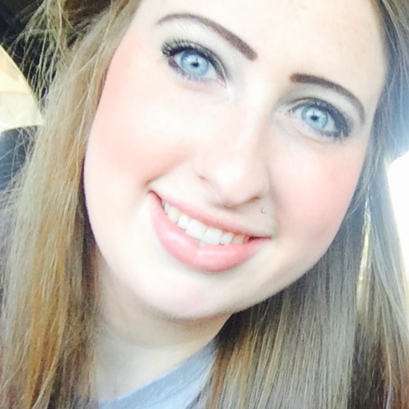 Profile Picture of Michaela Huddleston (@micayluh18) on Poshmark