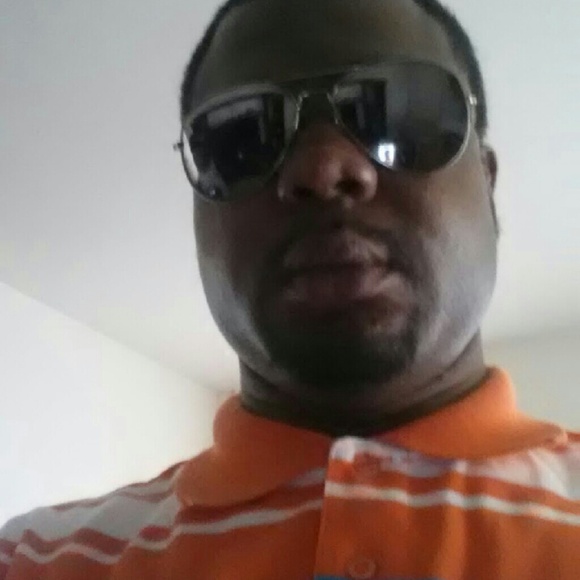 Profile Picture of Andrew Colter (@lashun8236) on Poshmark