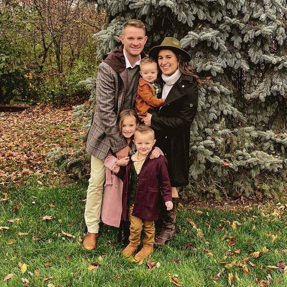 Profile Picture of Lauren Langebartels (@llangebartels) on Poshmark