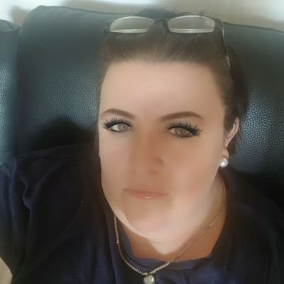 Profile Picture of  🐝Lisa Dodd 💙 🐝 🌈 (@RandomMsD) on Twitter