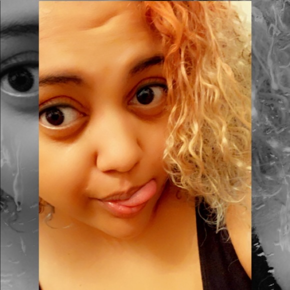 Profile Picture of Marquita Tobben (@kitakat09) on Poshmark