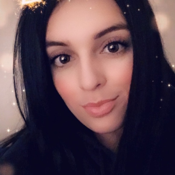 Profile Picture of Stephanie Restrepo (@stephxx95) on Poshmark