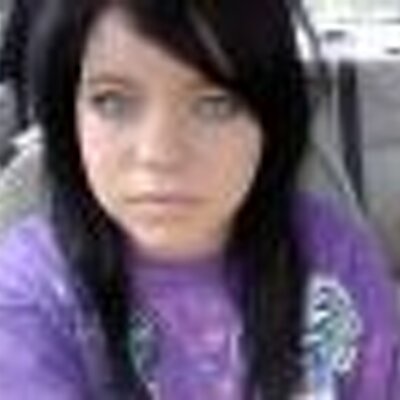 Profile Picture of Carly Emery (@Carlyoqx) on Twitter