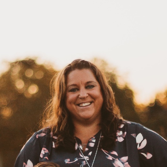 Profile Picture of Kelli Pelter (@kellcliff) on Poshmark