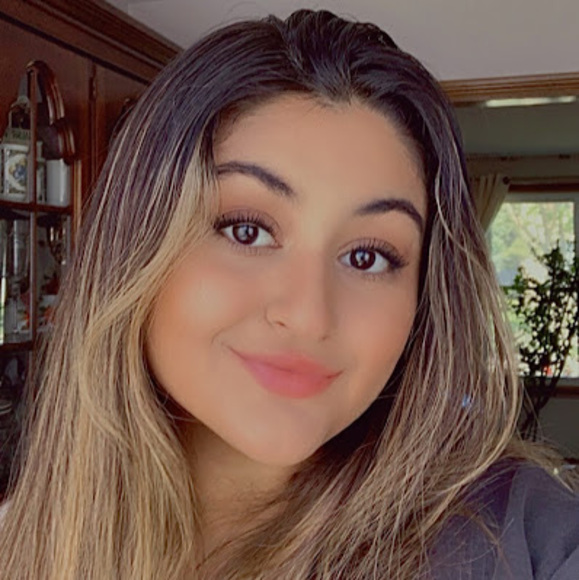 Profile Picture of Despina Tsamis (@despina_tsamis) on Poshmark