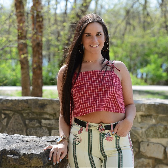 Profile Picture of Danielle Boland (@dlbbn4) on Poshmark