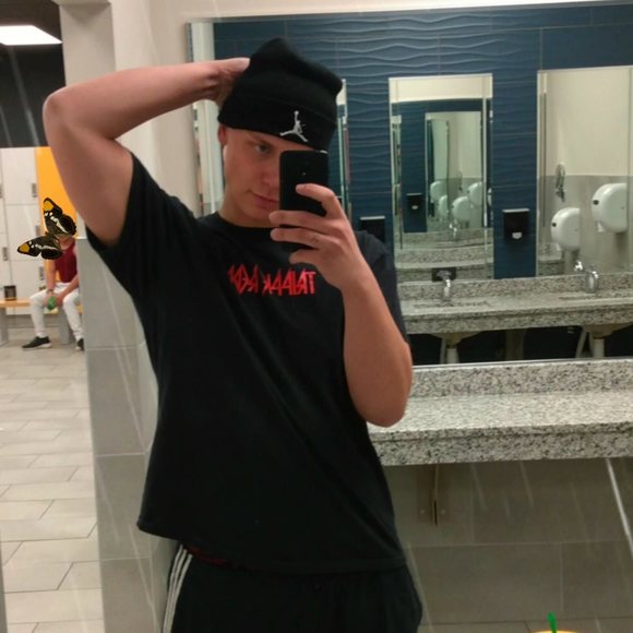 Profile Picture of Jesse Schaffer (@jesse_schaffer) on Poshmark