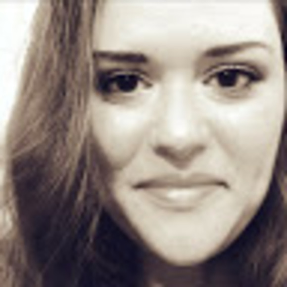 Profile Picture of Shelley Mikals (@stabbers) on Poshmark