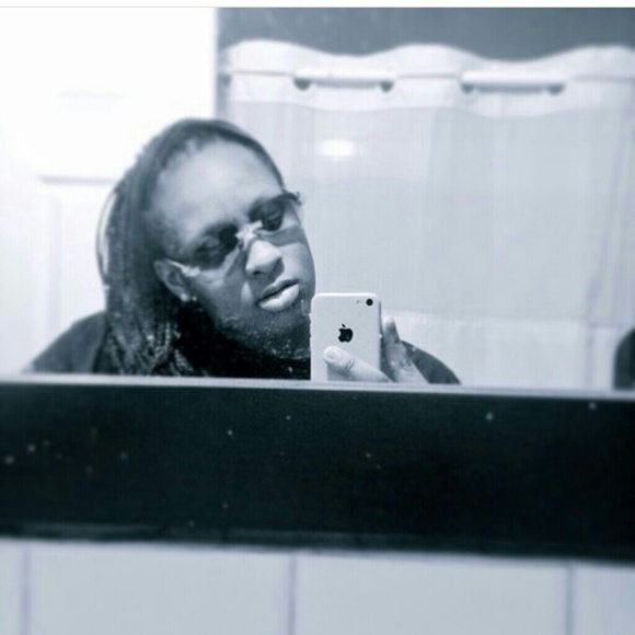 Profile Picture of Kelli Irby (@kelliirby7290) on Poshmark