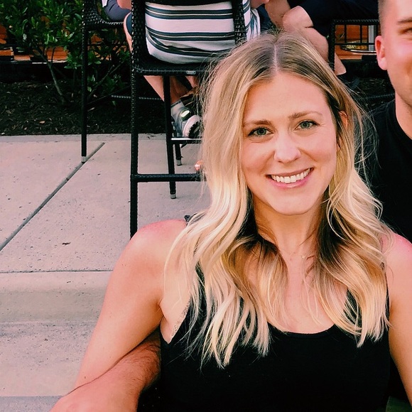 Profile Picture of Dana Jorns (@d_jorns) on Poshmark