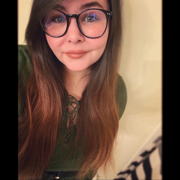 Profile Picture of Rebecca Beck (@rebeccaobeck) on Poshmark