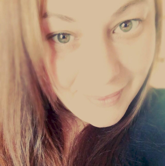 Profile Picture of Eneida Soto (@e143) on Poshmark