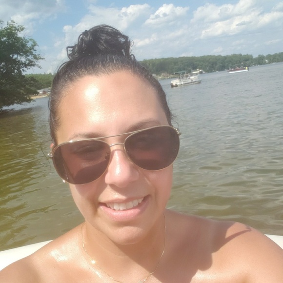 Profile Picture of Christen Berthiaume (@hotmesschick115) on Poshmark