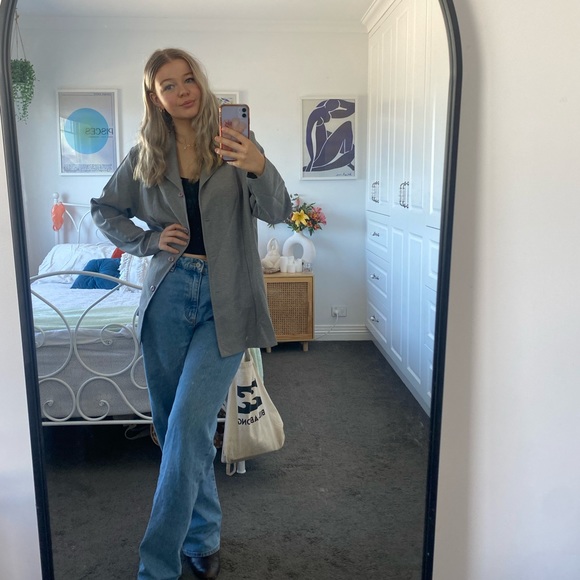 Profile Picture of Emily Seabourne (@emilyseabourne) on Poshmark