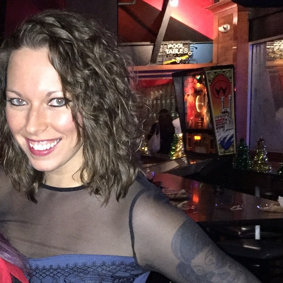 Profile Picture of Shelly Dowell (@smdowell) on Poshmark