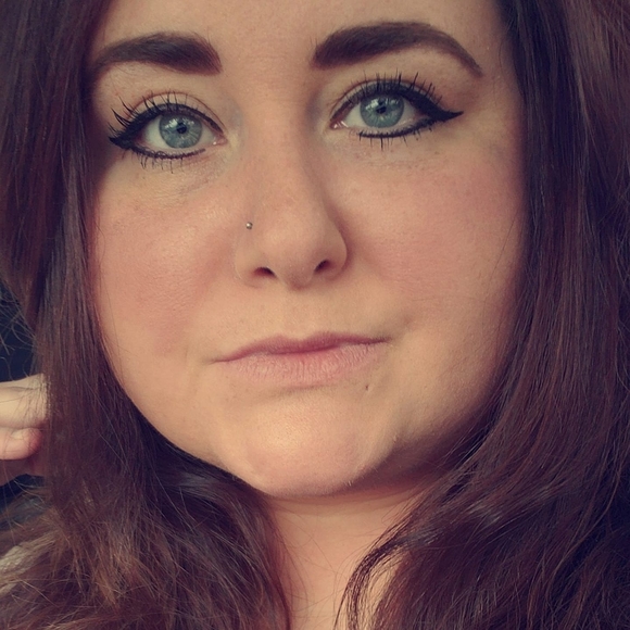 Profile Picture of Kelly Piatt (@felicity513) on Poshmark